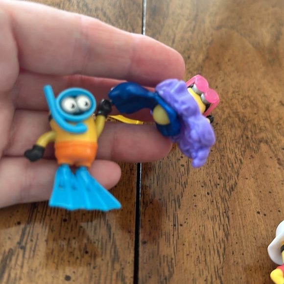 Minions lot of five mini figures & bouncy ball 1 to 2 in toys from a kids meal ￼ - Picture 4 of 7